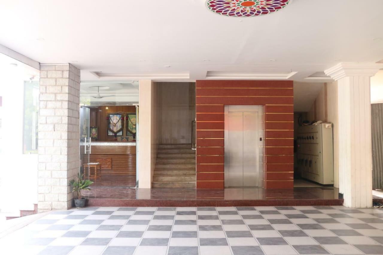 Saravanas Lodge Тіруччендур Екстер'єр фото